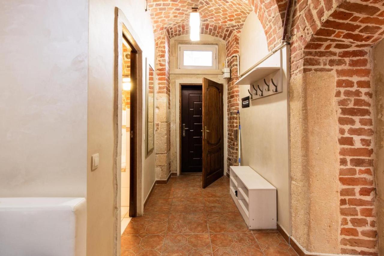 Spirit Of Old Lviv Apartment Main Square Bagian luar foto