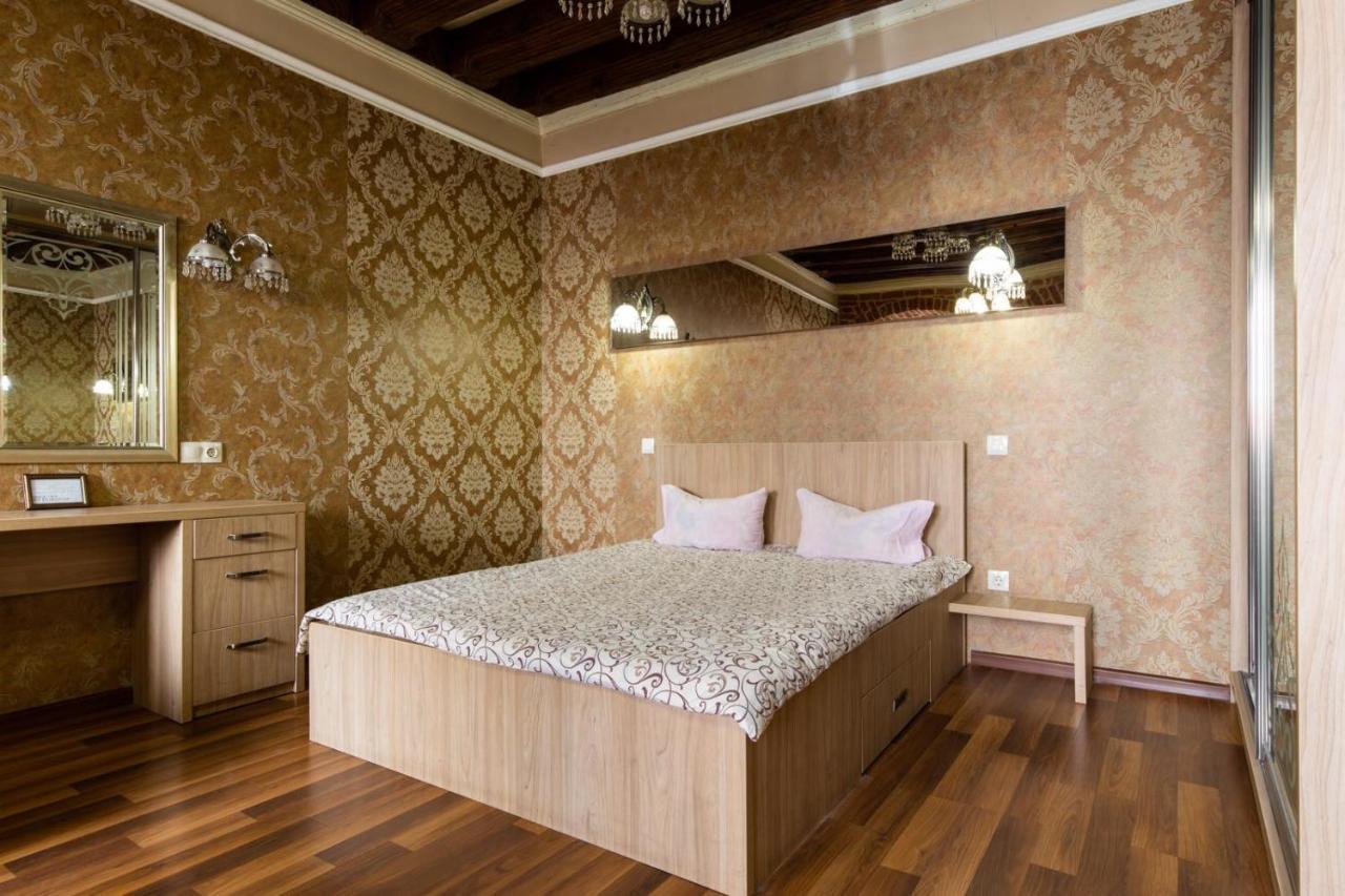 Spirit Of Old Lviv Apartment Main Square Bagian luar foto